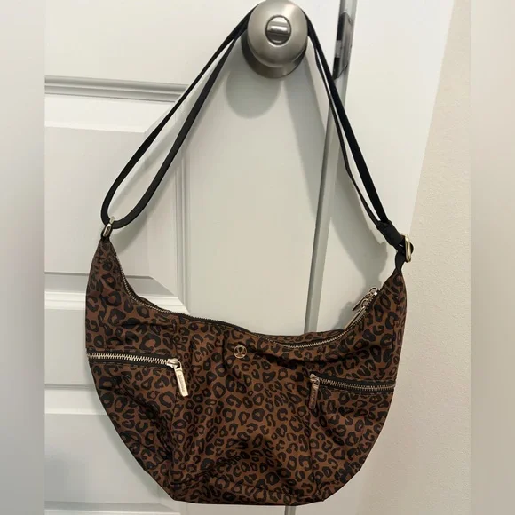 Lululemon Slouchy Sling Bag 6L - leopard - Picture 1 of 7